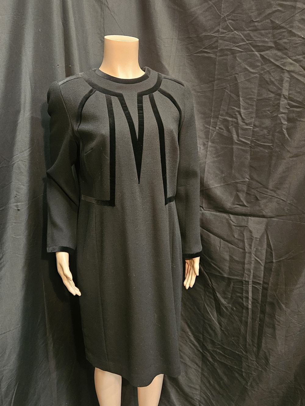 A123 Louis Feraud Black Long Sleeve Shift Dress with Velvet Insets Size 14
